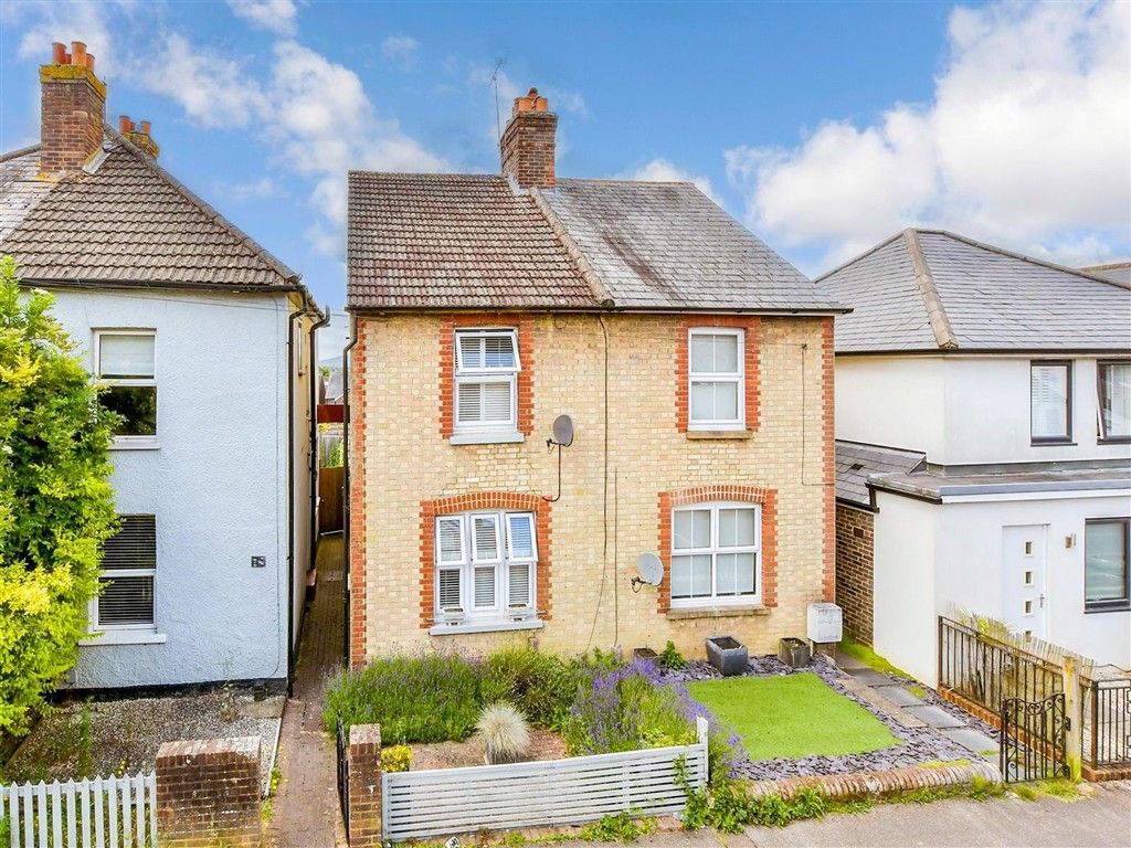 Property photo 3 of 11 Front