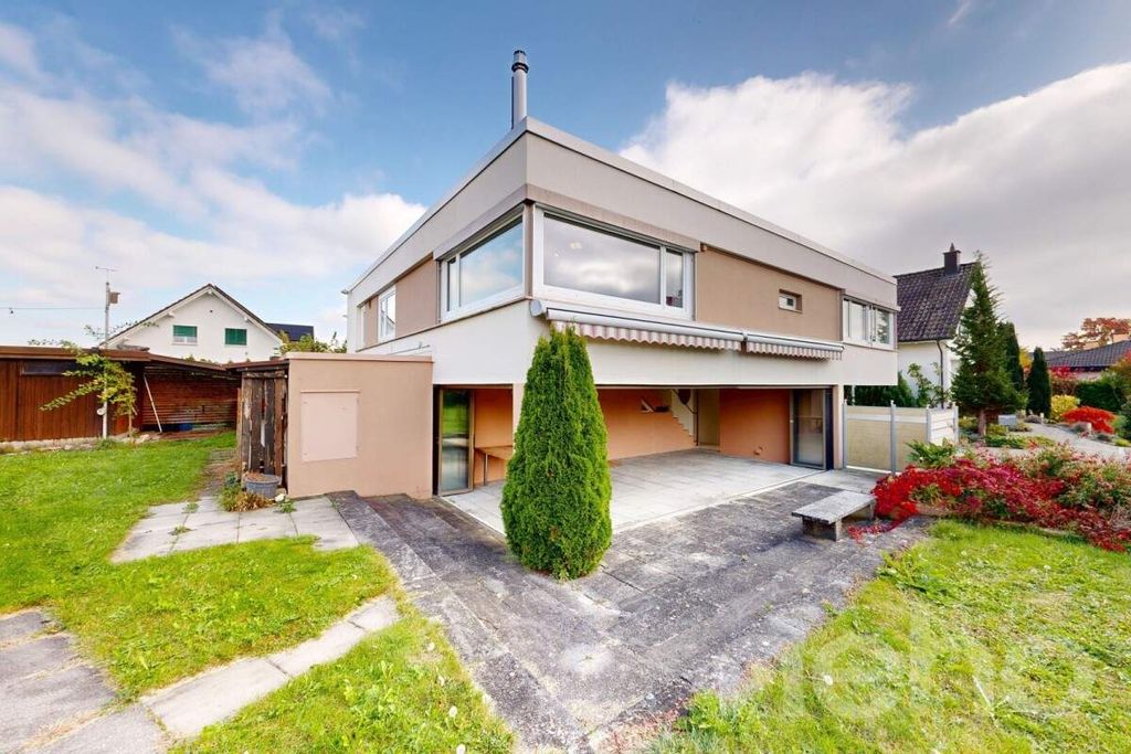 Property photo 2 of 12