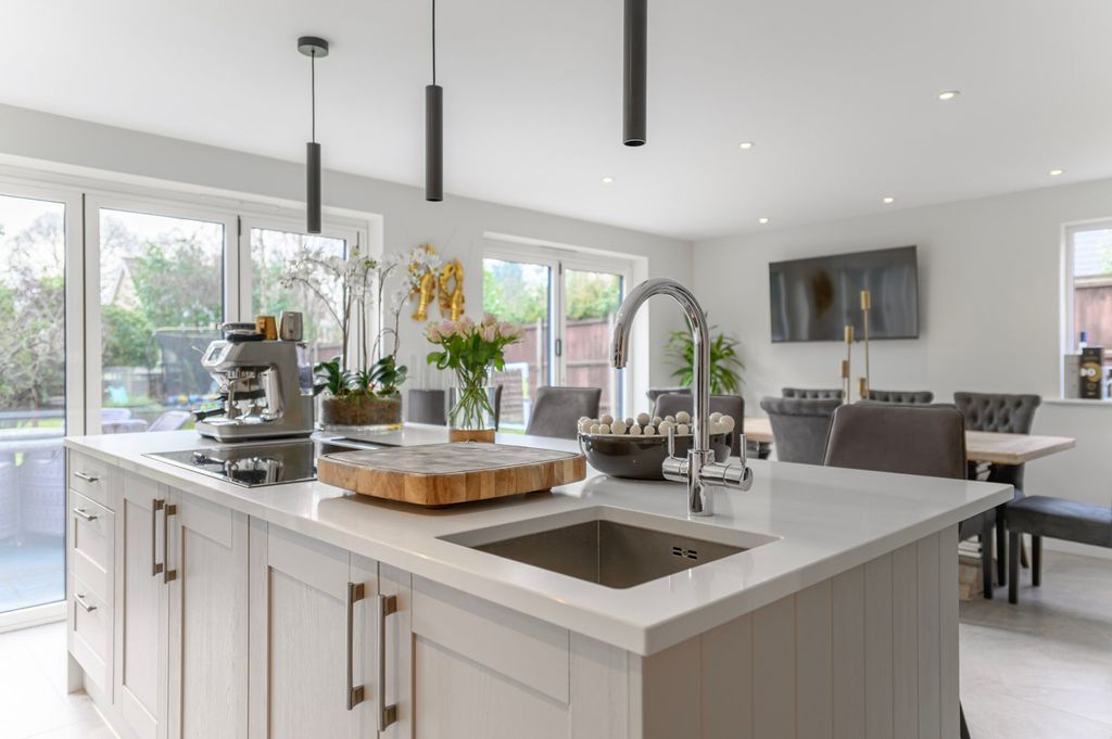 Property photo 2 of 23