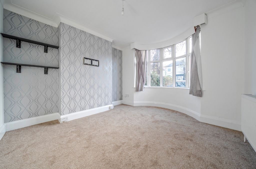 Property photo 3 of 15 1387624-12-6932d3362A999