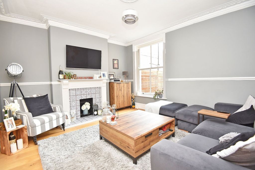 Property photo 3 of 18