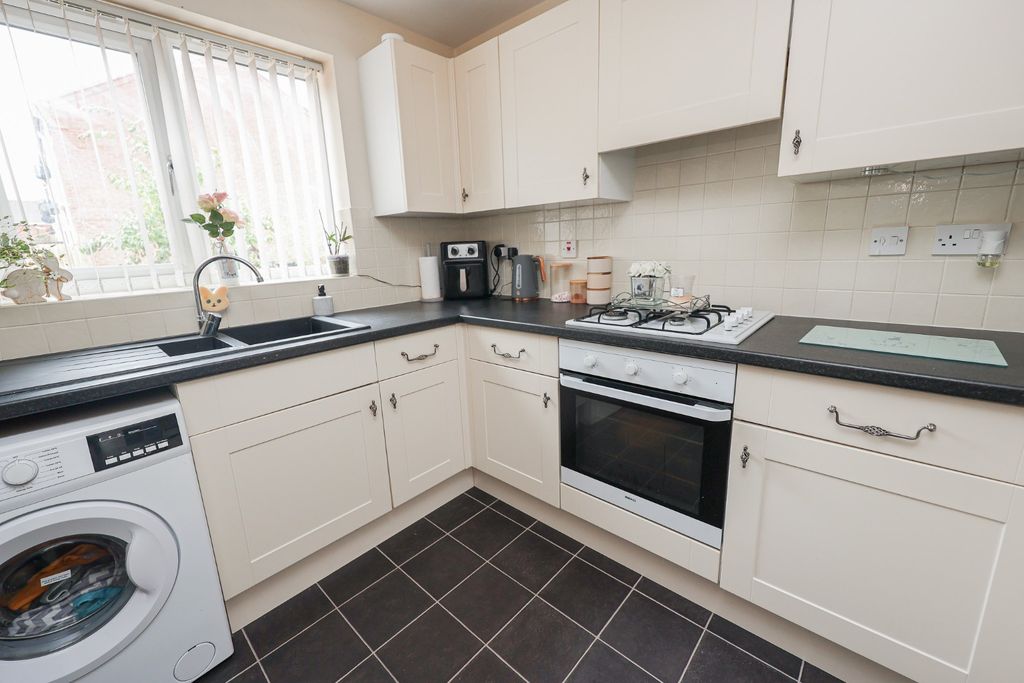 Property photo 3 of 16 4253463