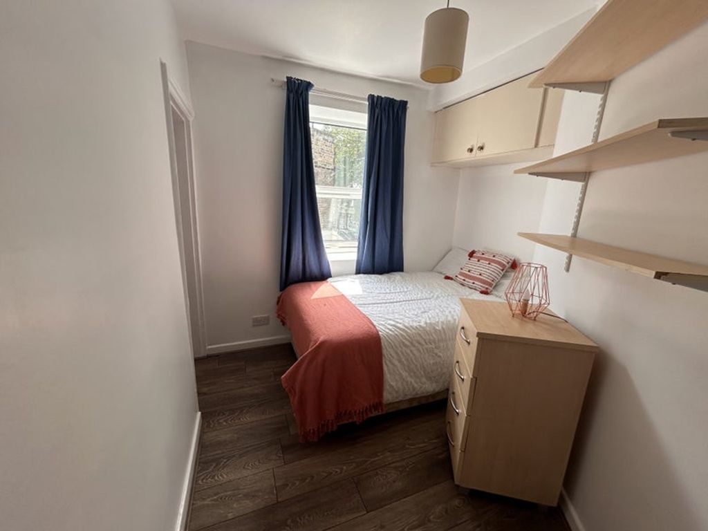 Property photo 3 of 9 A Cozy Double Bedroom Featuring A Comfortable Bed,...