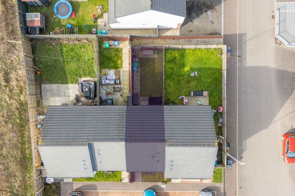 Property photo 2 of 20