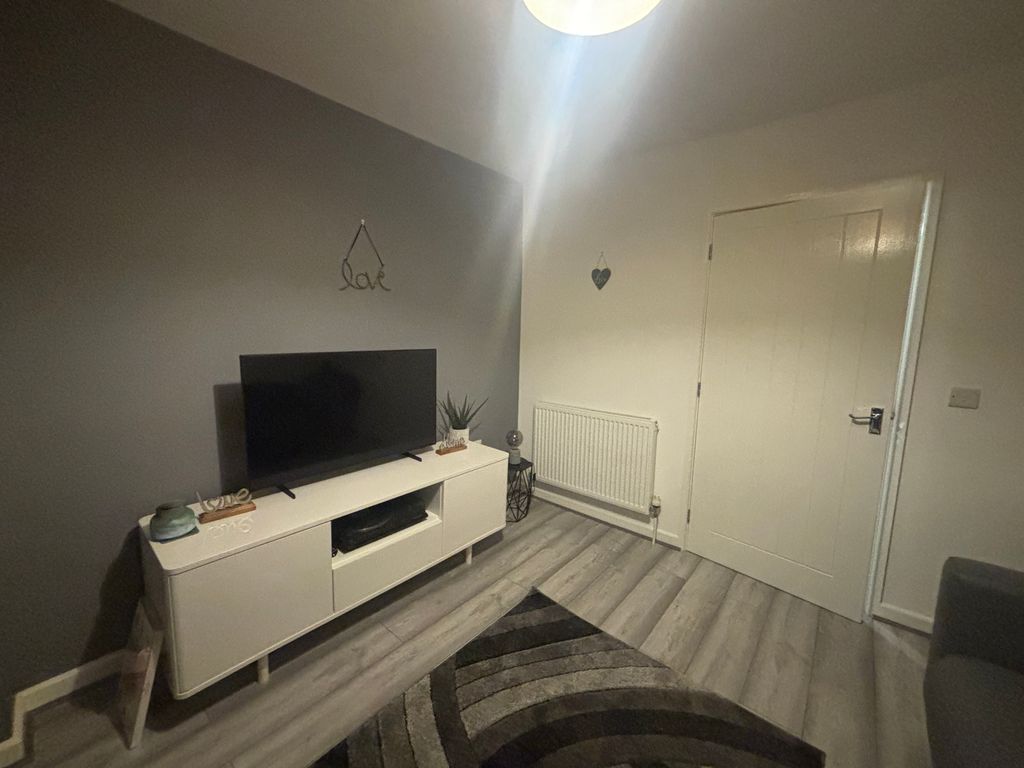 Property photo 3 of 10 Image