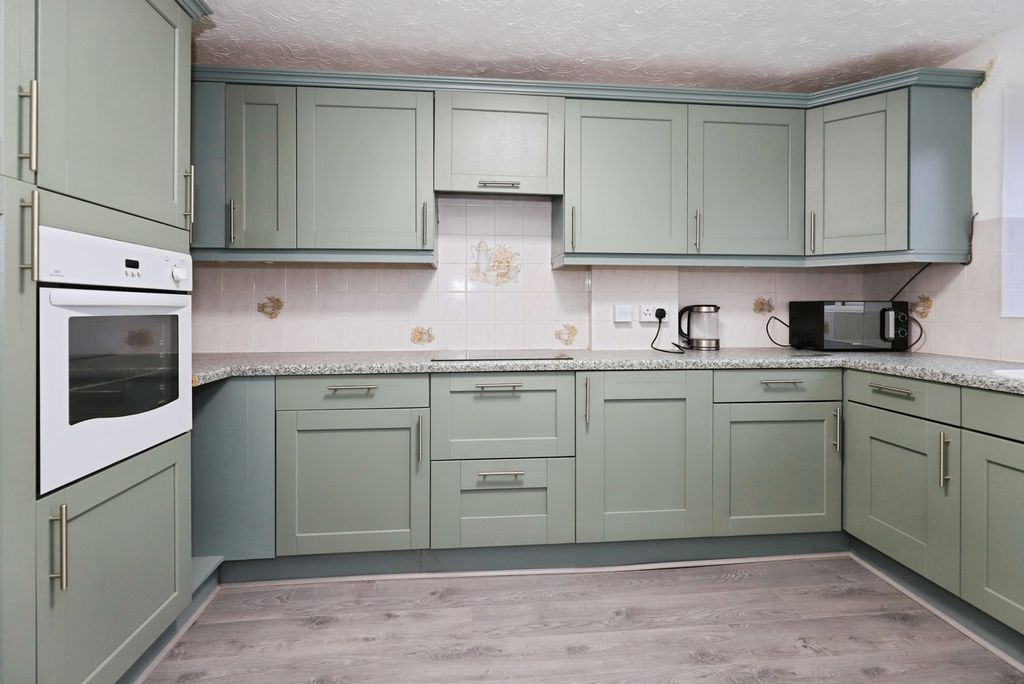 Property photo 2 of 13 Kitchen