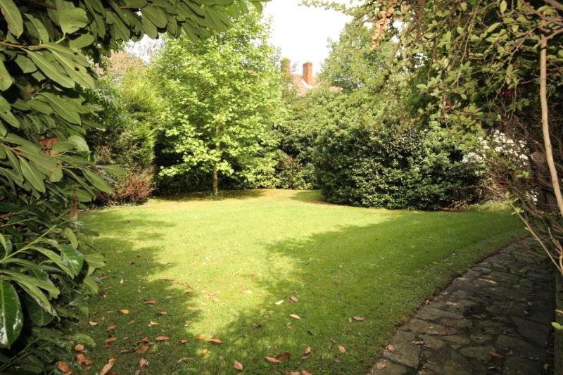 Property photo 2 of 9 Garden