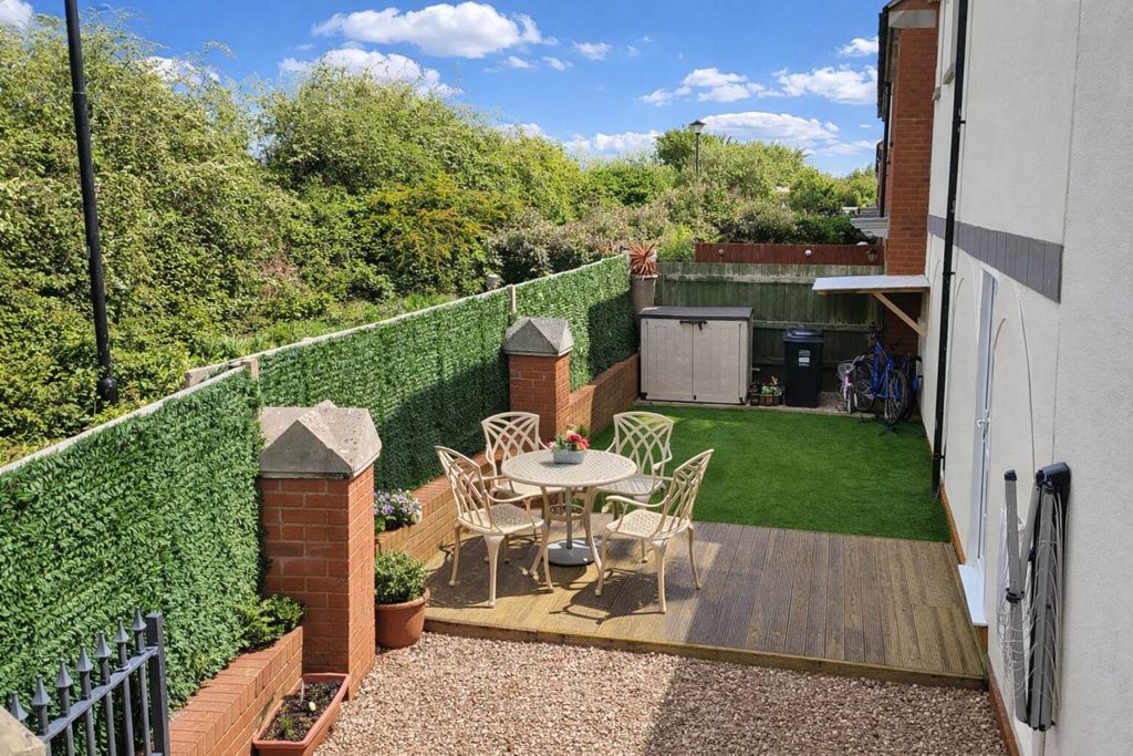 Property photo 2 of 19