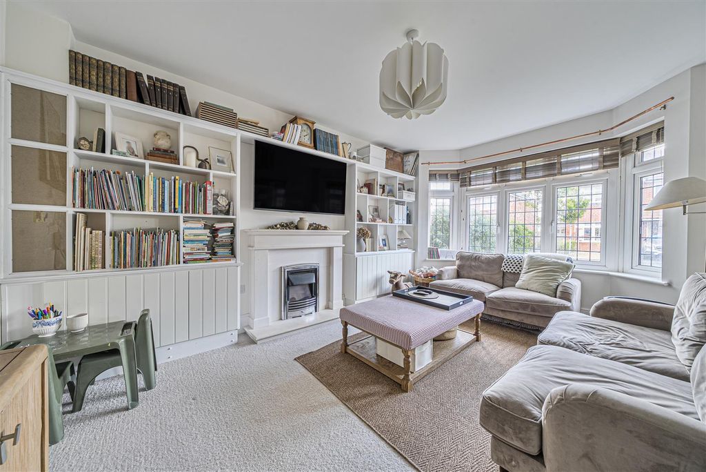 Property photo 2 of 20 Sitting Room