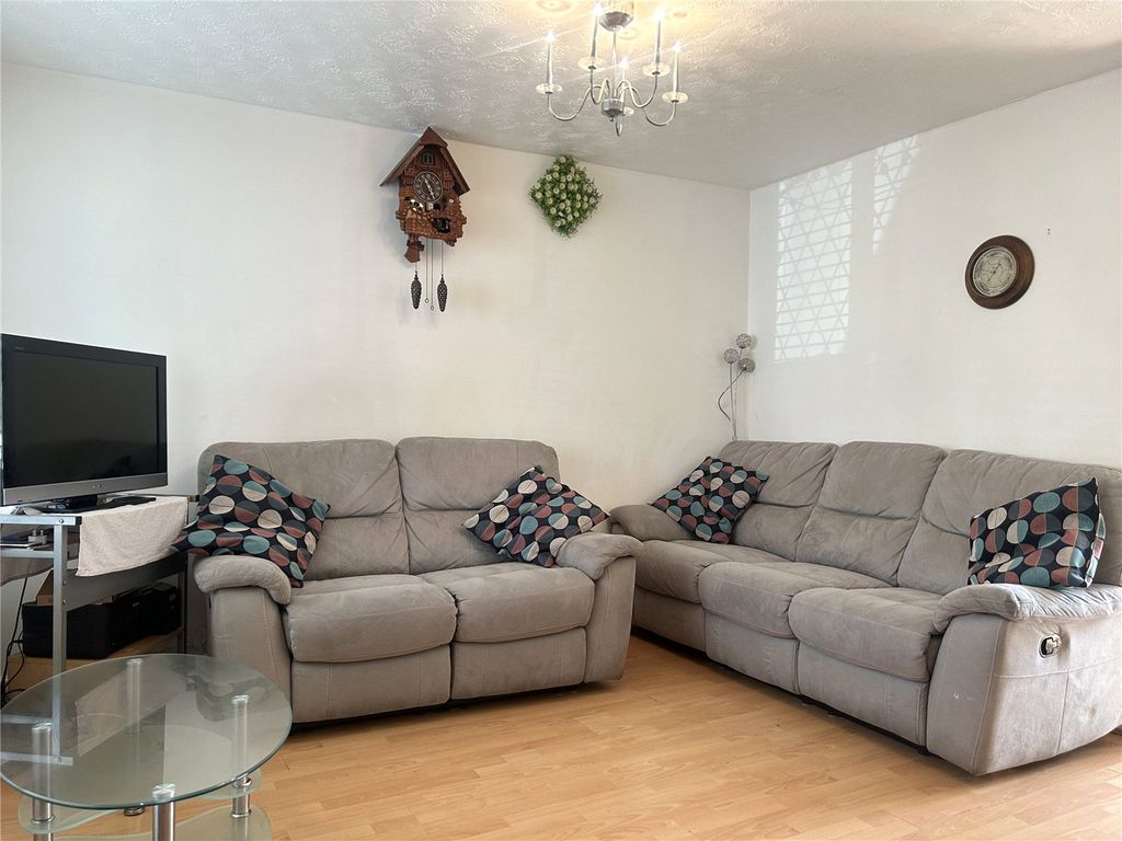 Property photo 3 of 14 Lounge