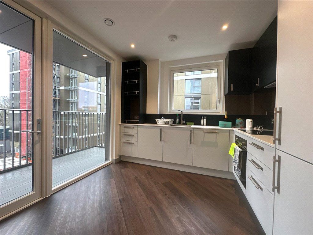 Property photo 3 of 11 Kitchen