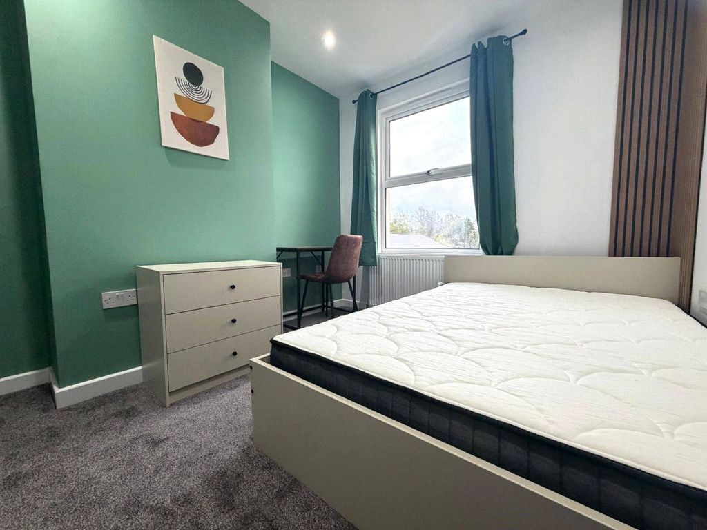 Property photo 3 of 8 Bedroom