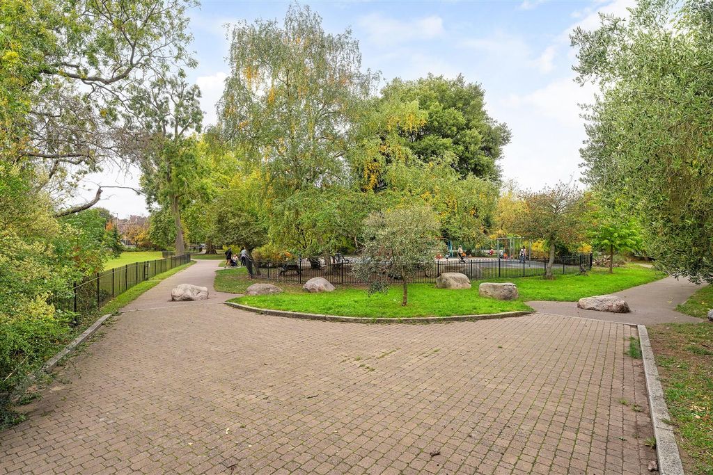 Property photo 3 of 11