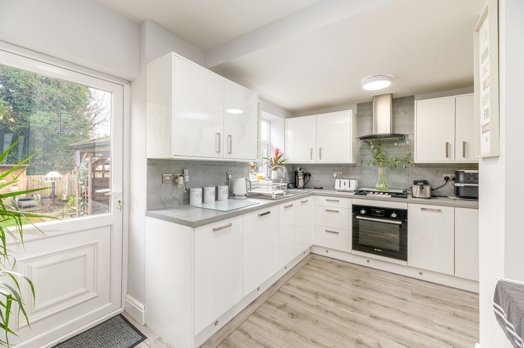 Property photo 2 of 31 12