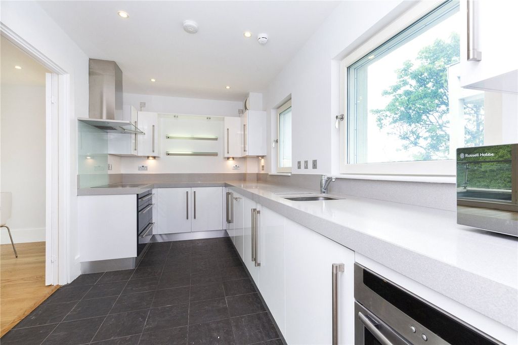 Property photo 3 of 18 Kitchen