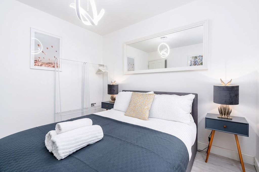 Property photo 3 of 7 Gallery