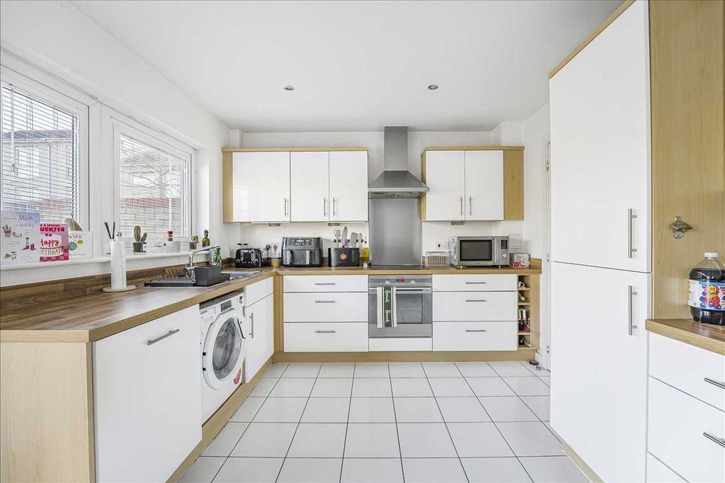 Property photo 2 of 27 Kitchen/Diner