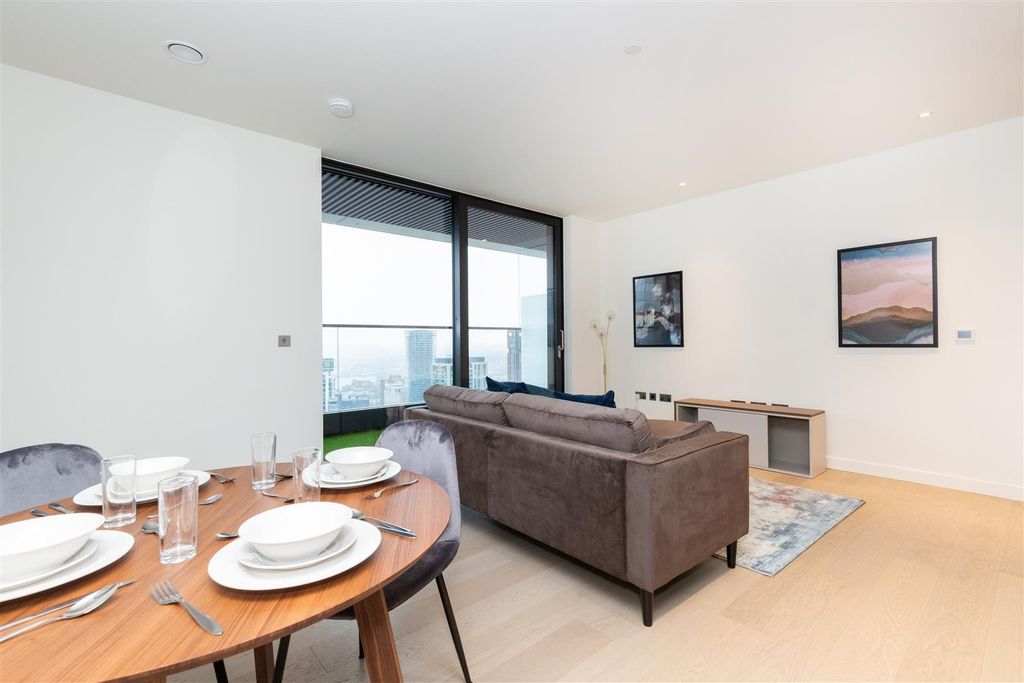 Property photo 2 of 9 3901 Hobart Building-2.Jpg