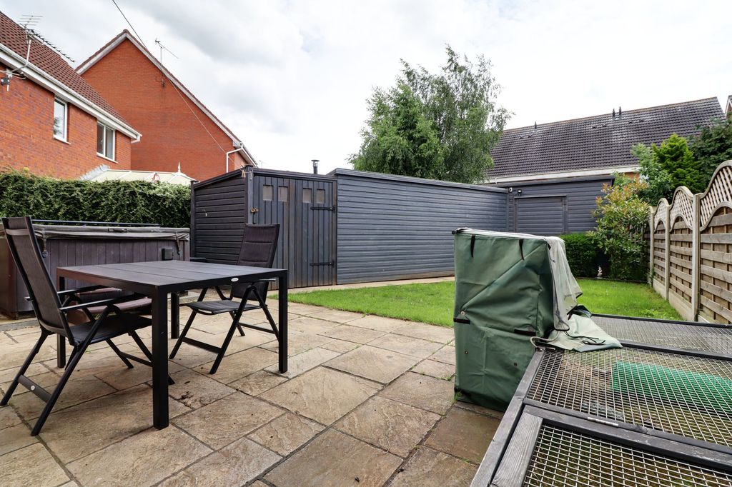 Property photo 2 of 17