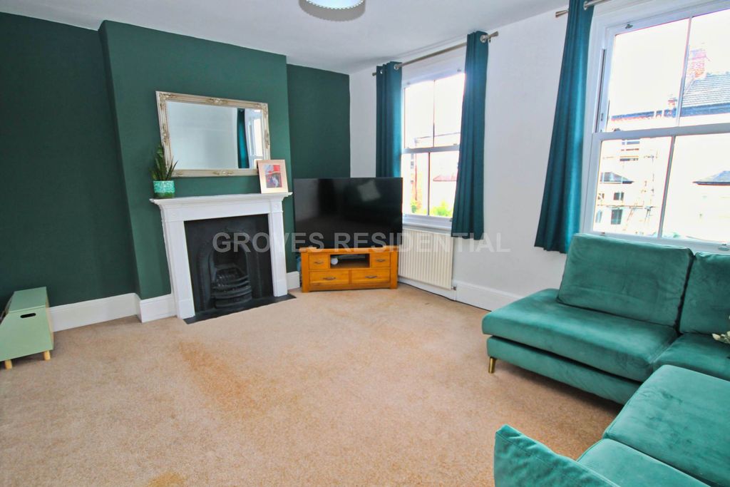 Property photo 3 of 11