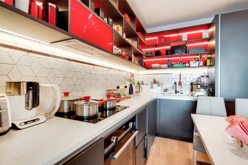 Property photo 2 of 10 .