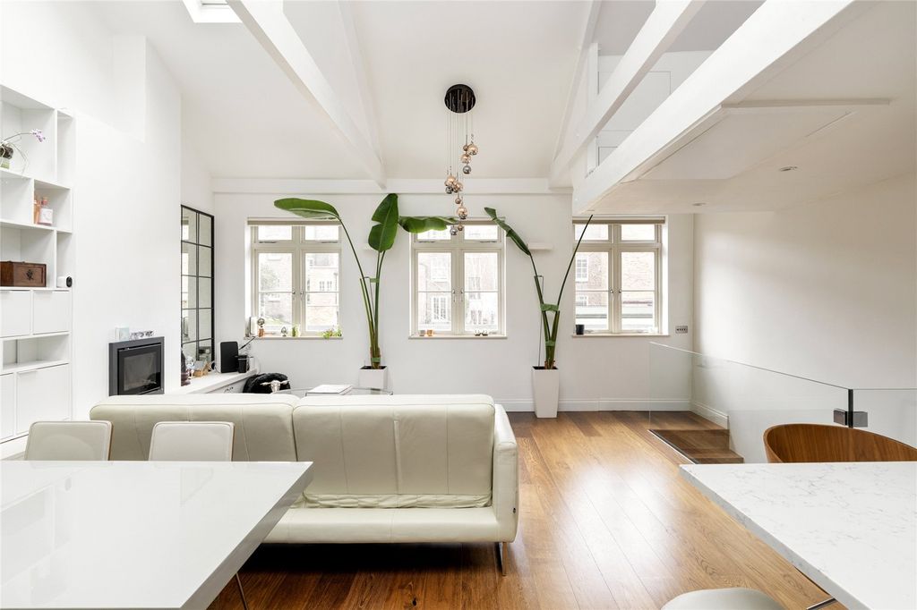 Property photo 3 of 16 Picture No. 12