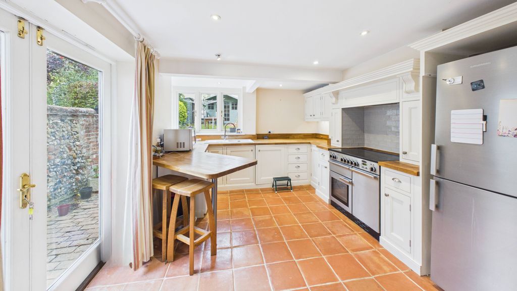 Property photo 3 of 10