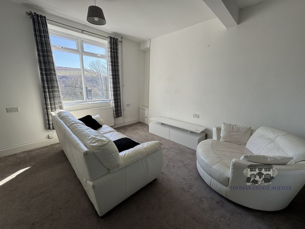 Property photo 2 of 9 Lounge