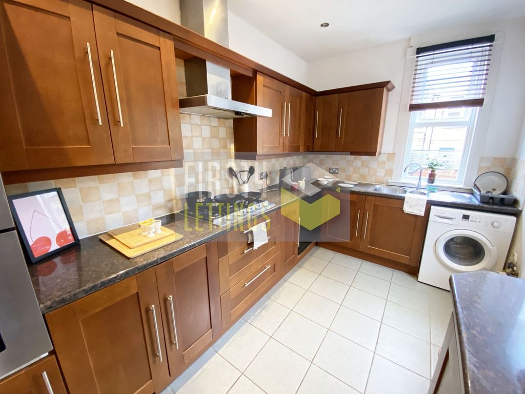 Property photo 3 of 17 Photo 8