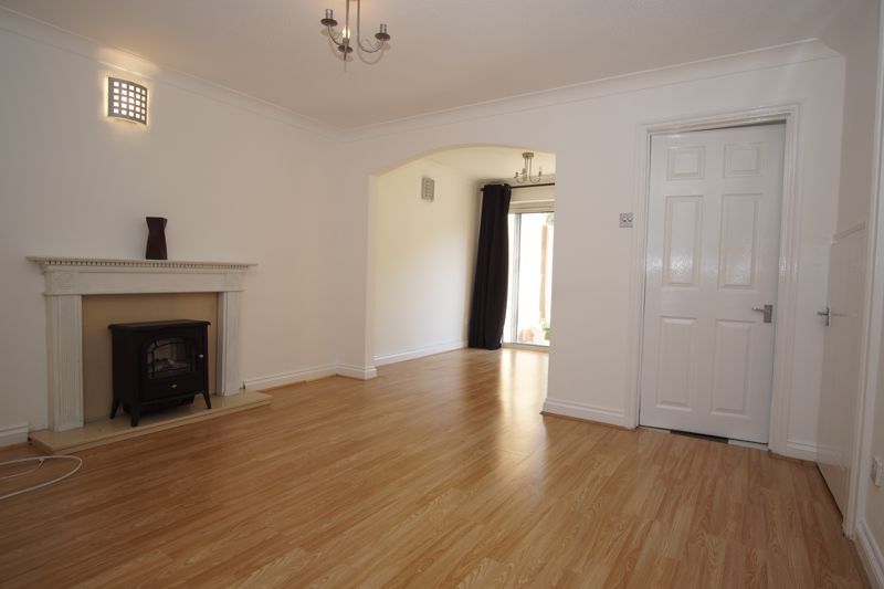 Property photo 3 of 13 Lounge