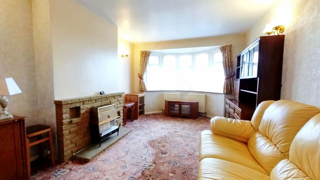 Property photo 2 of 15 Lounge