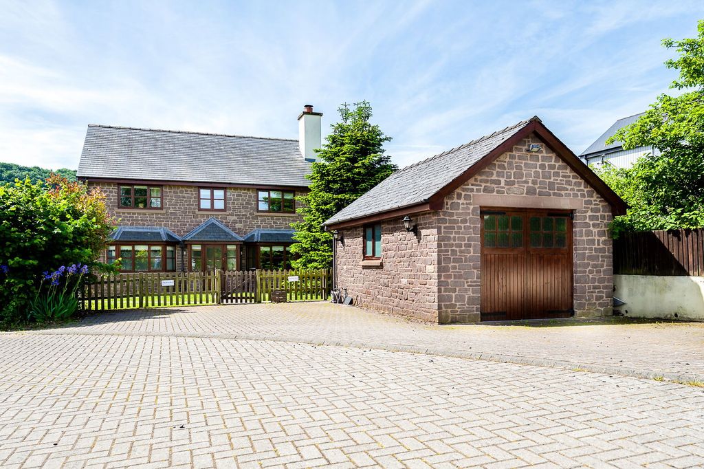 Property photo 1 of 28