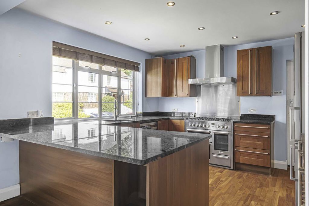 Property photo 2 of 7
