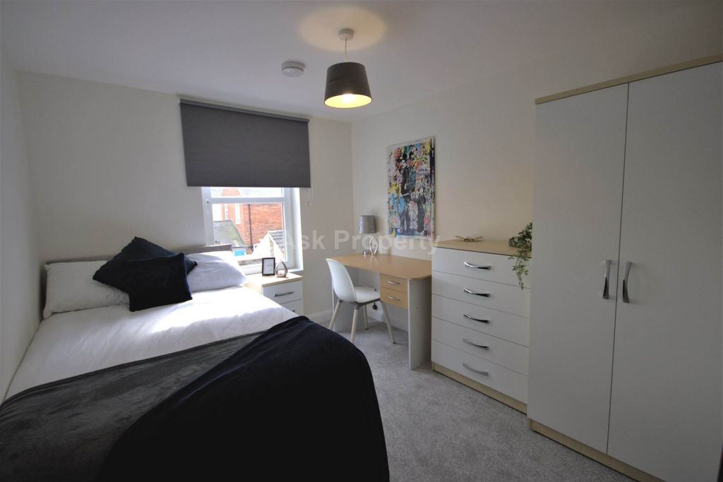 Property photo 1 of 3