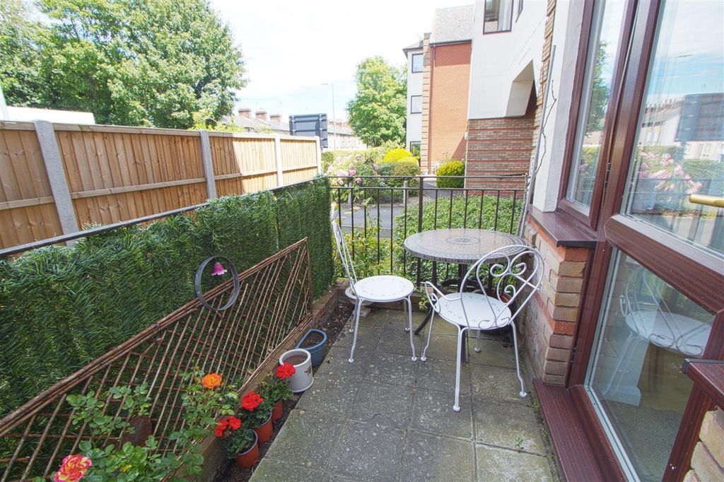 Property photo 2 of 9 Balcony