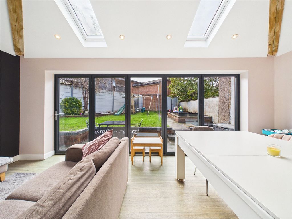 Property photo 1 of 24 Picture No. 23