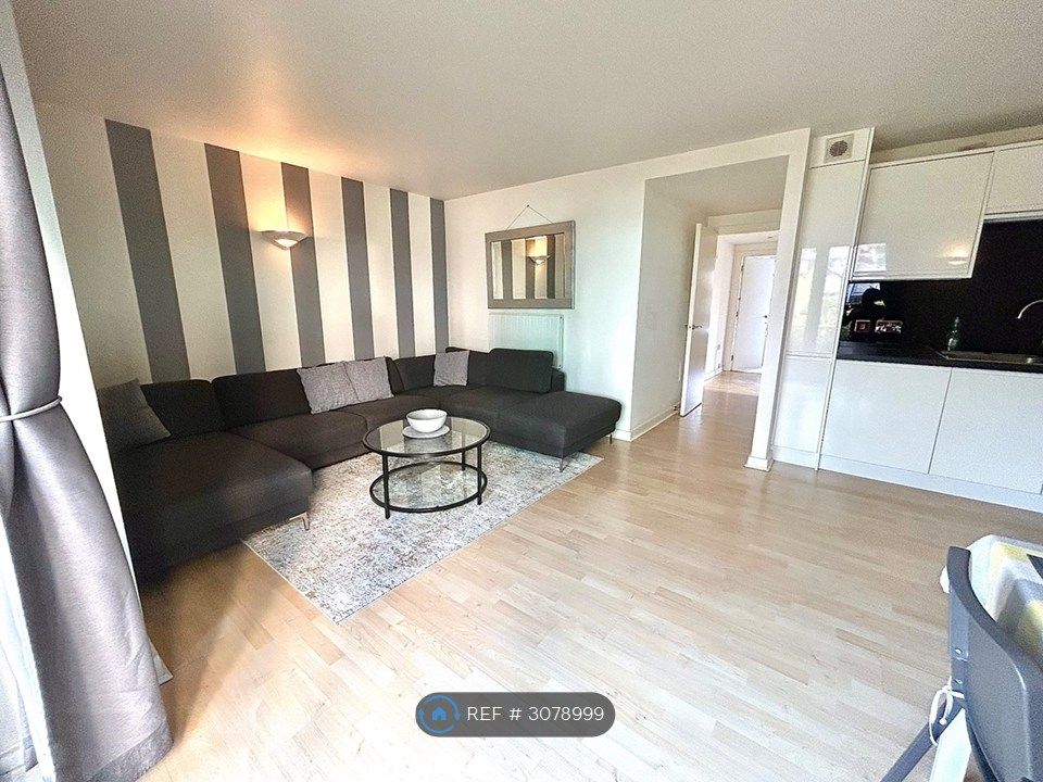 Property photo 1 of 15 Spacious Living Area 2 Bed 2 Bath Near Greenwich