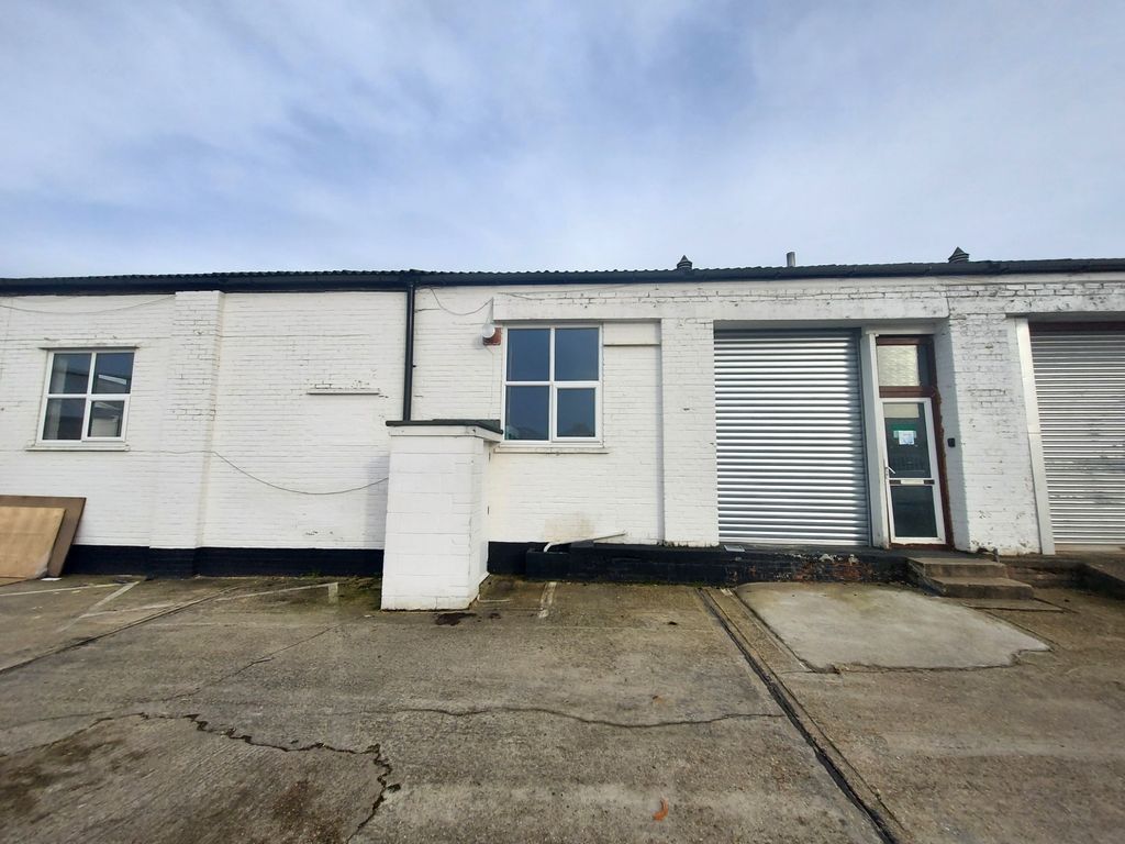 Property photo 2 of 7 External