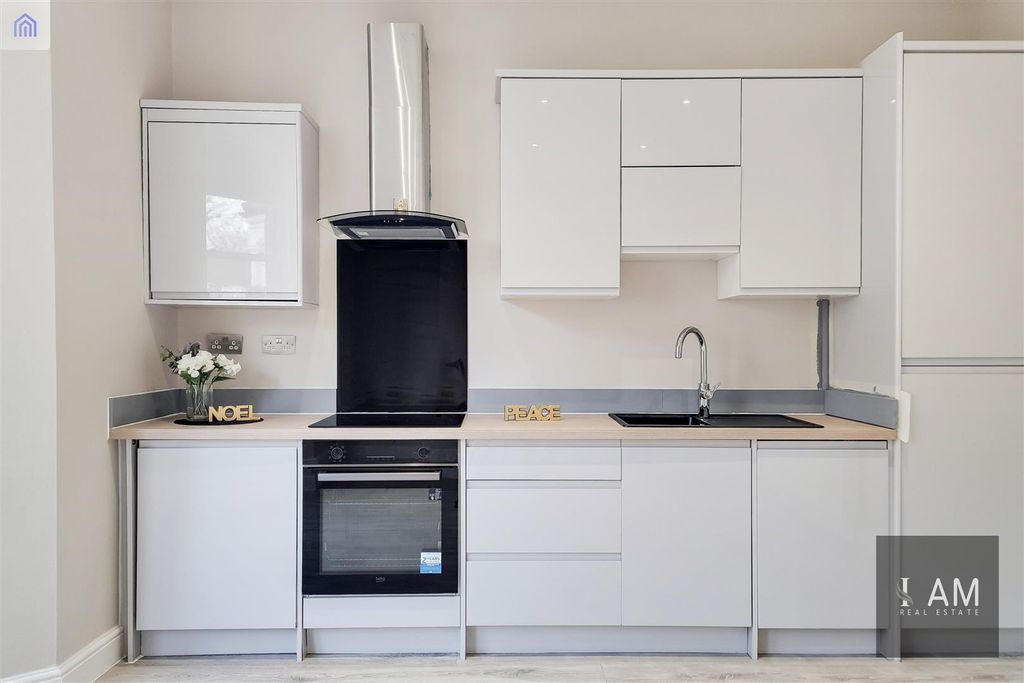 Property photo 3 of 12 Kitchen-Reception