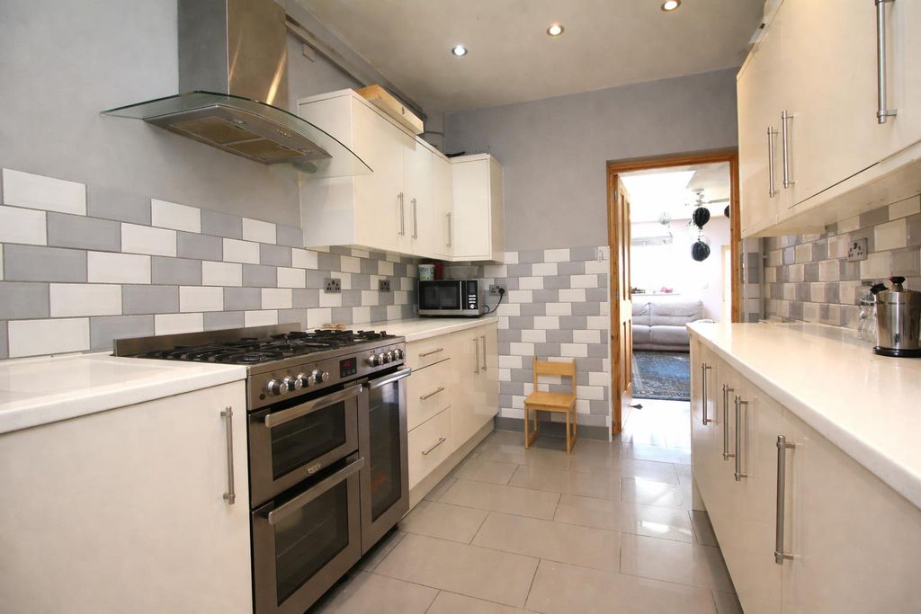 Property photo 3 of 16 Kitchen Image 1.Png