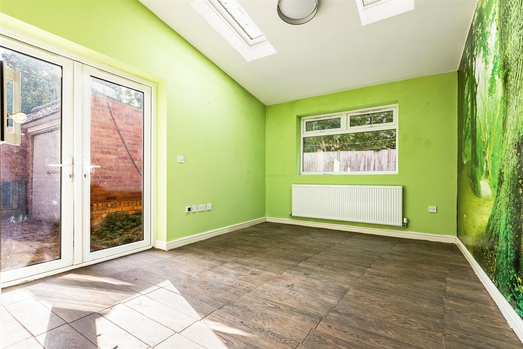 Property photo 3 of 26 Garden Room