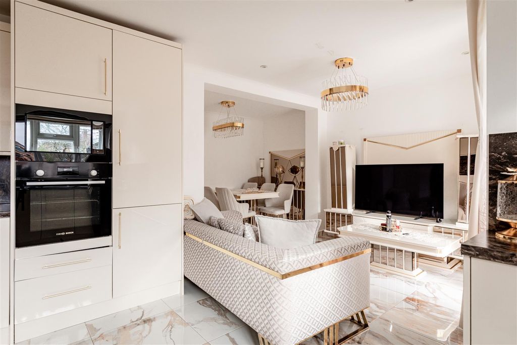 Property photo 2 of 15 Greenford Road-3.Jpg