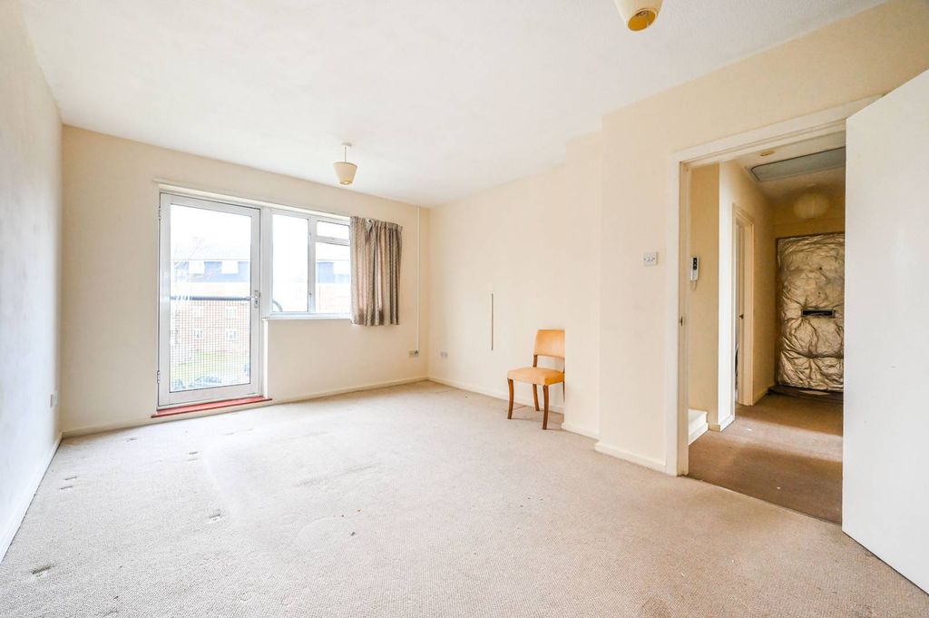 Property photo 3 of 8