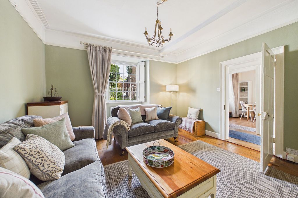 Property photo 3 of 27