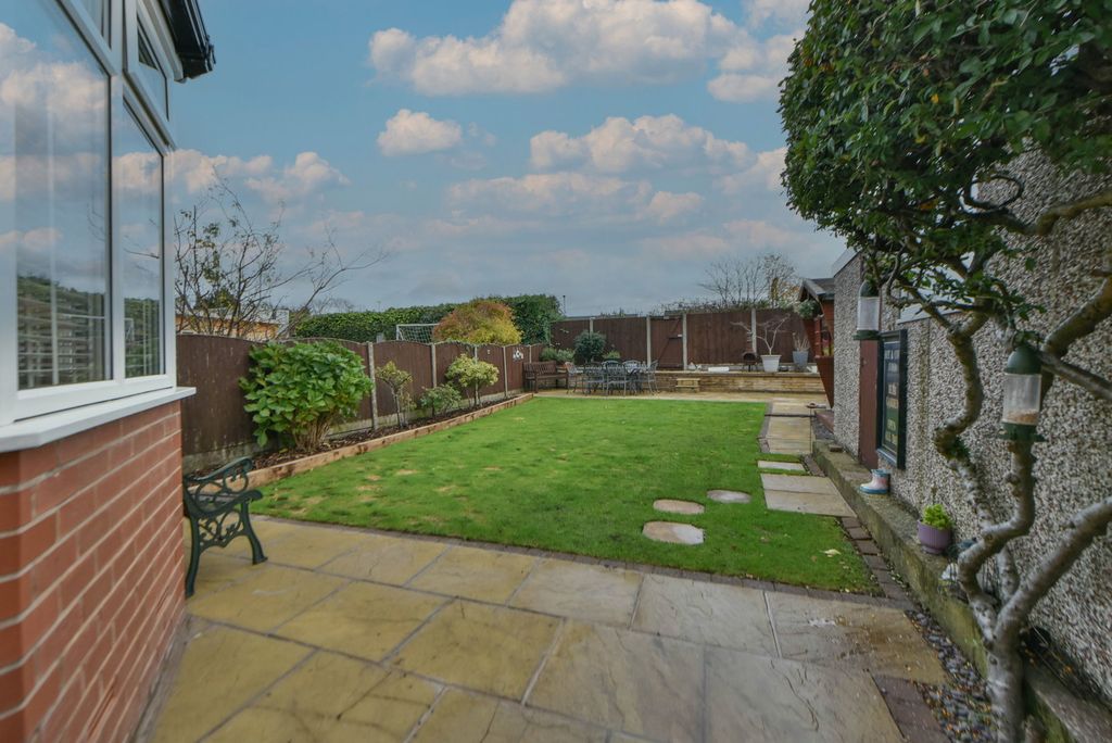 Property photo 2 of 28