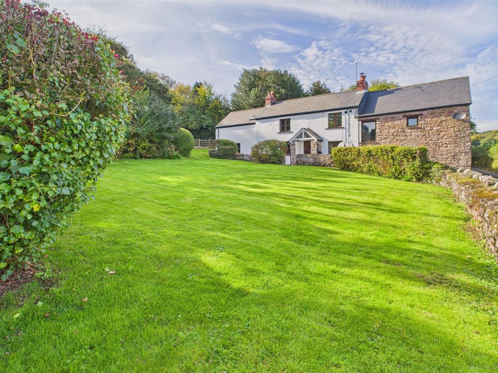 Property photo 1 of 48 Oaklands