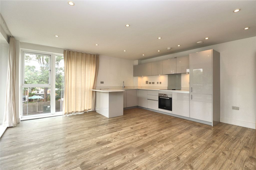Property photo 2 of 11 Picture No. 23