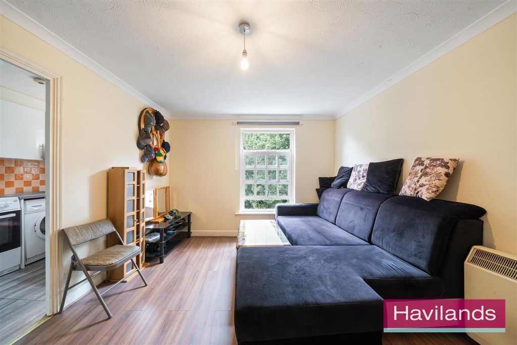 Property photo 3 of 10 Leigh Hunt Drive-8.Jpg
