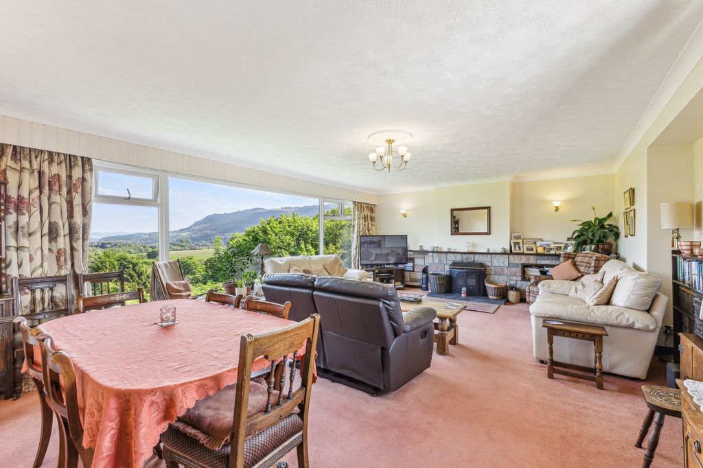 Property photo 2 of 42