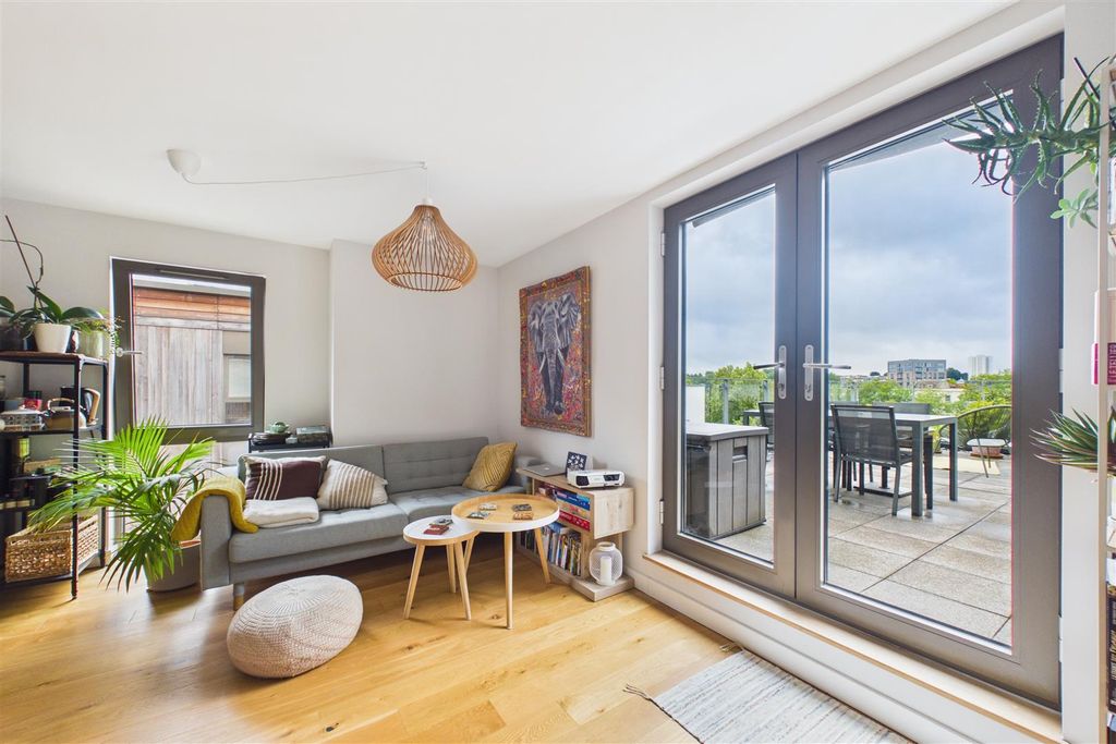Property photo 1 of 26 Cam03993G0-Pr0155-Still003.Jpg